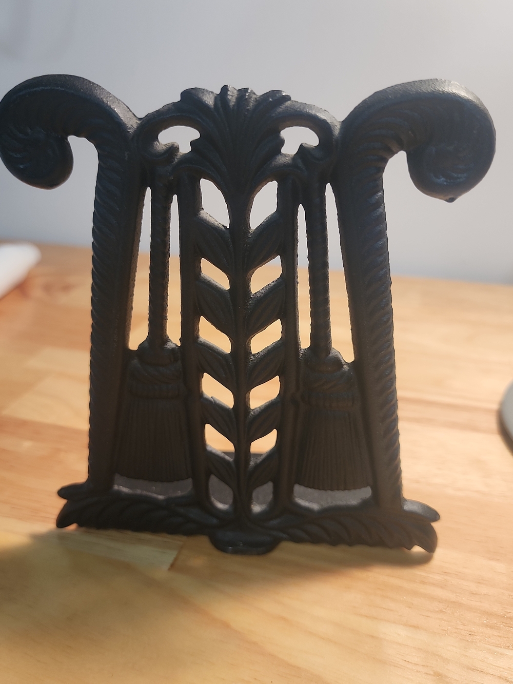 Vintage Single Black Cast Iron Bookend Broom & Wheat Metal Door Stop 5" x 5 1/2"